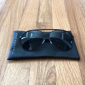 NWT QUAY AUSTRALIA “Vivienne” Aviator Sunglasses